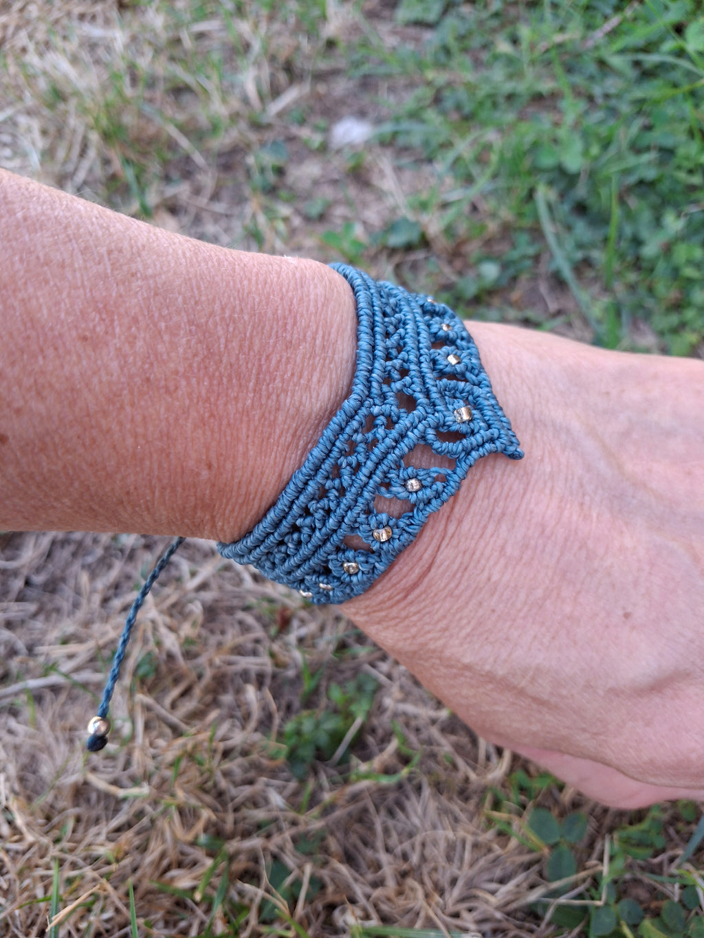 manchette tissé à la main en micro macramé