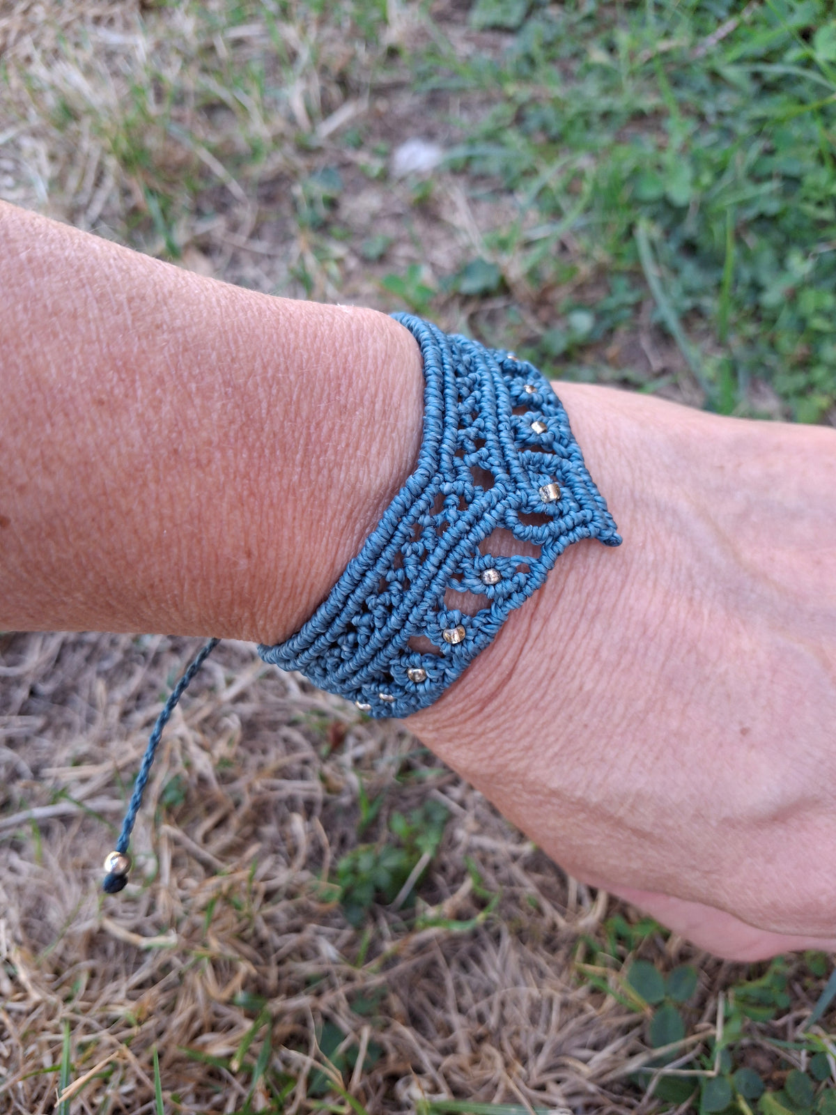 manchette tissé à la main en micro macramé