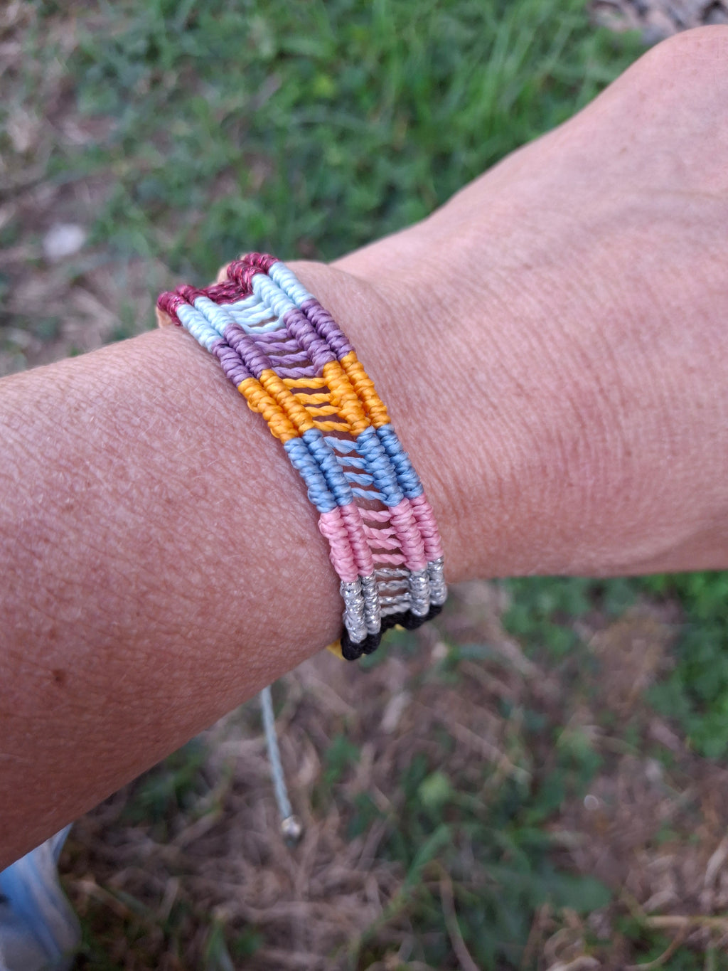 bracelet tissé à la main en micro macramé multi color