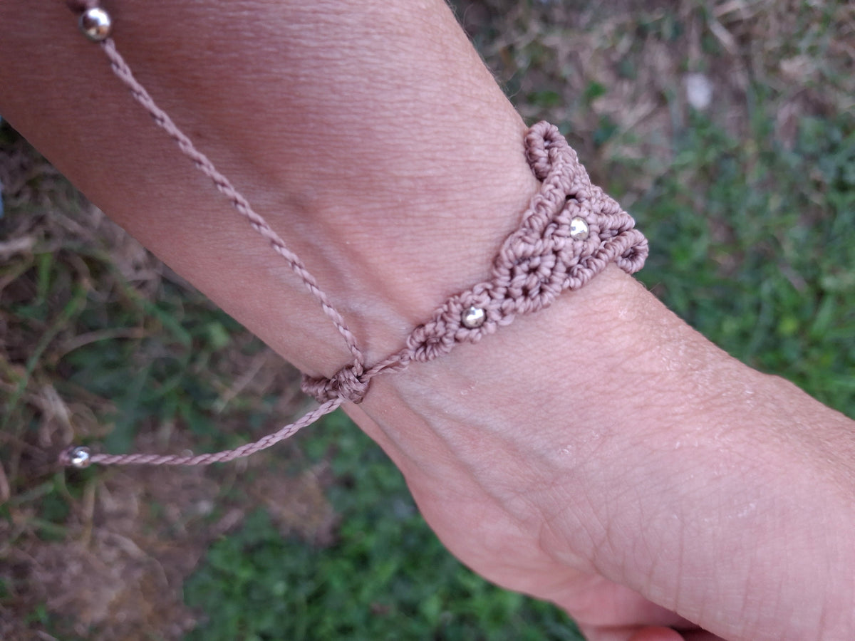 manchette tissé à la main en micro macramé