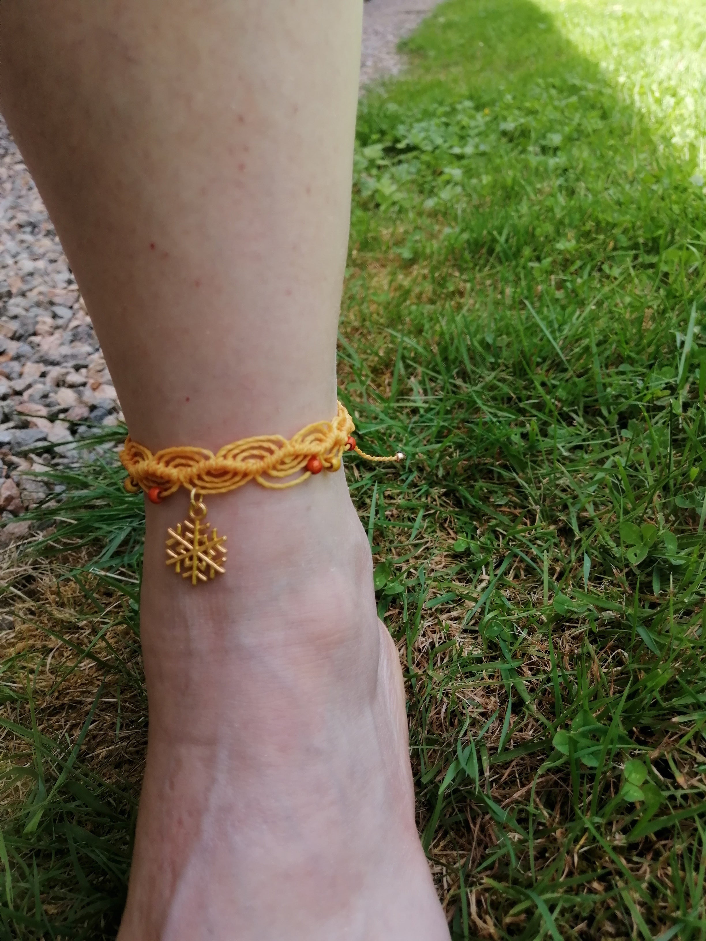 chevillère tissé à la main en micro macramé