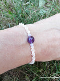 bracelet tissé à la main en micro macramé avec une perle en améthyste