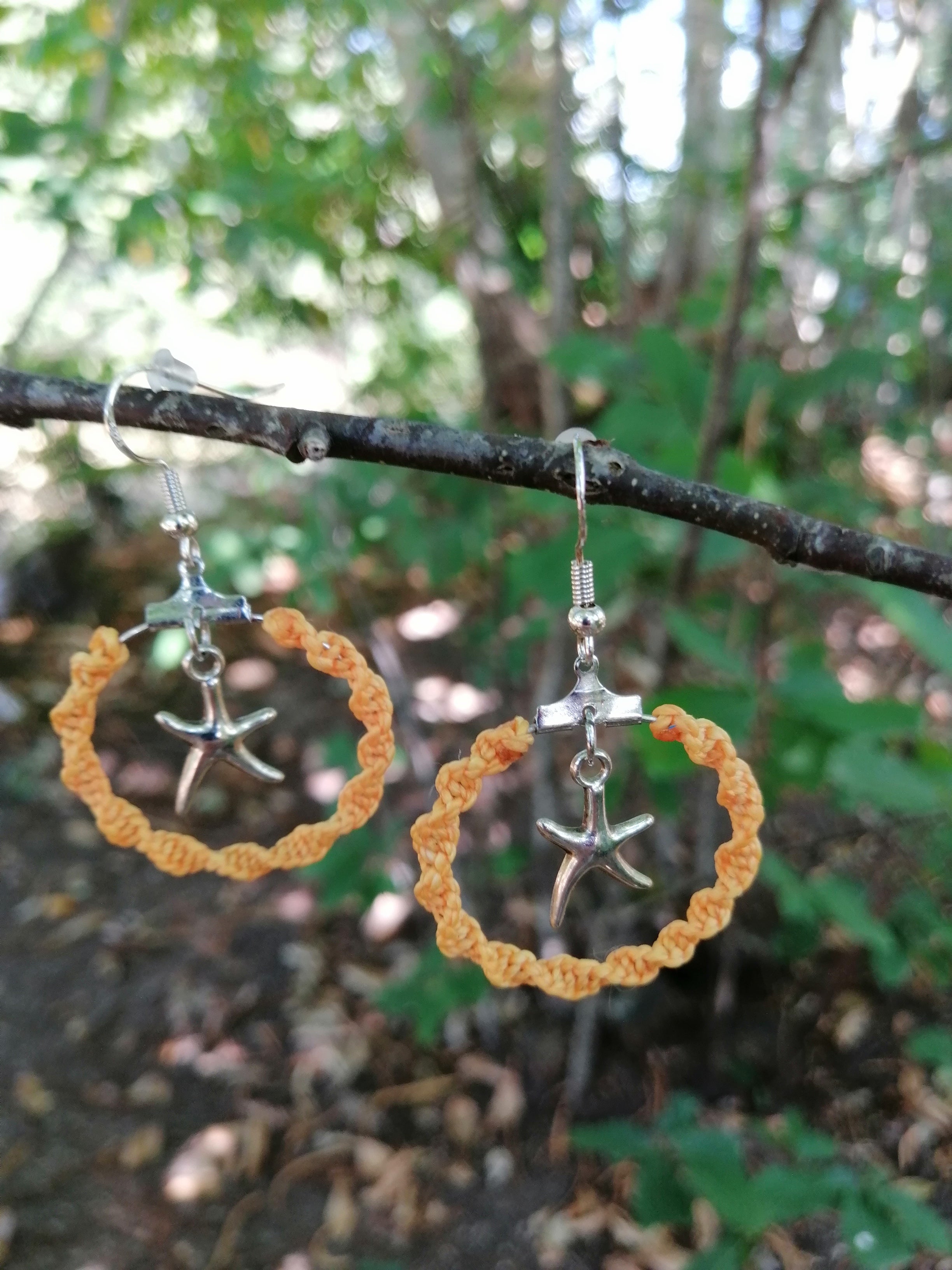 boucle d'oreille tissé à la main en micro macramé