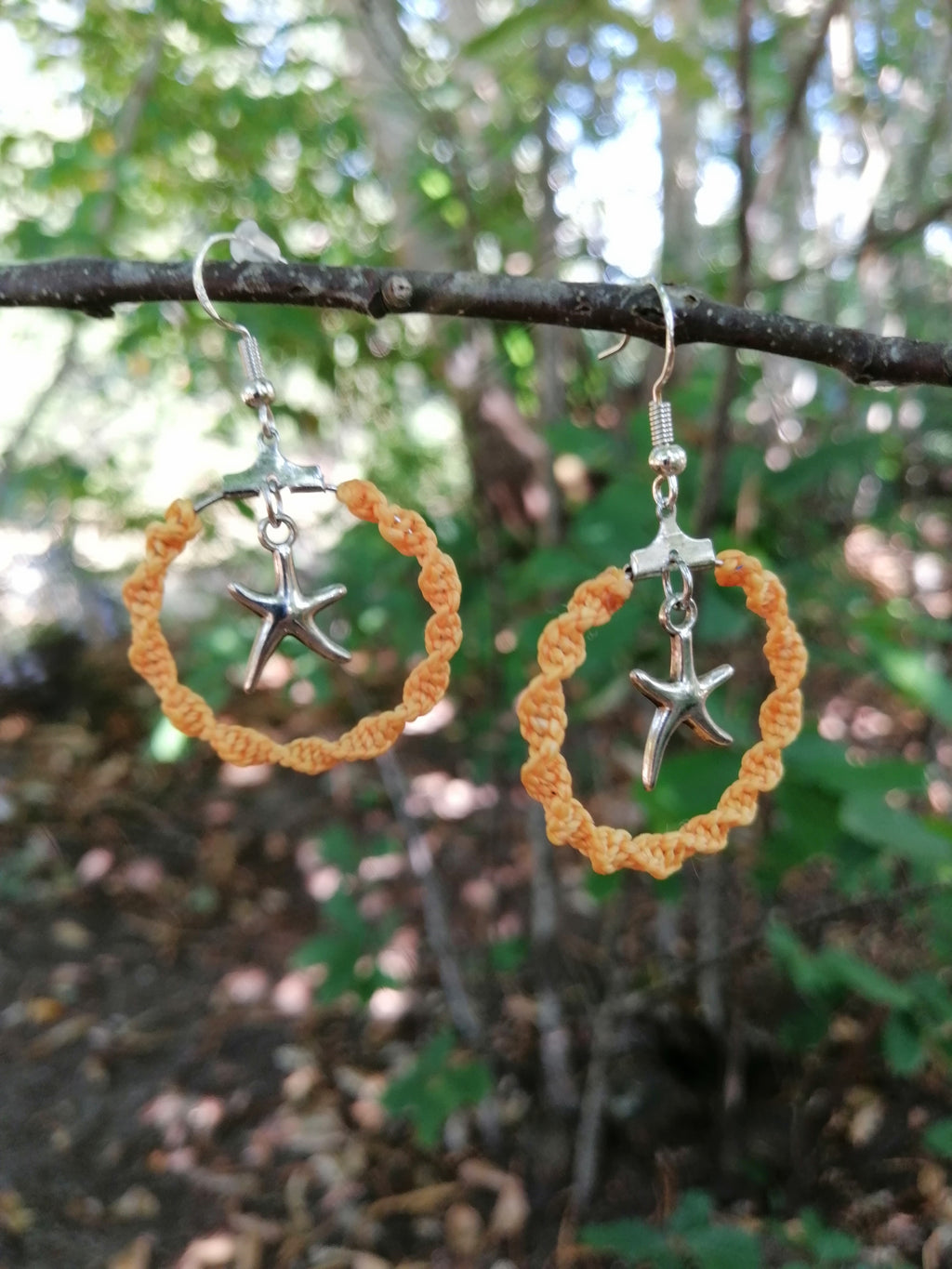 boucle d'oreille tissé à la main en micro macramé