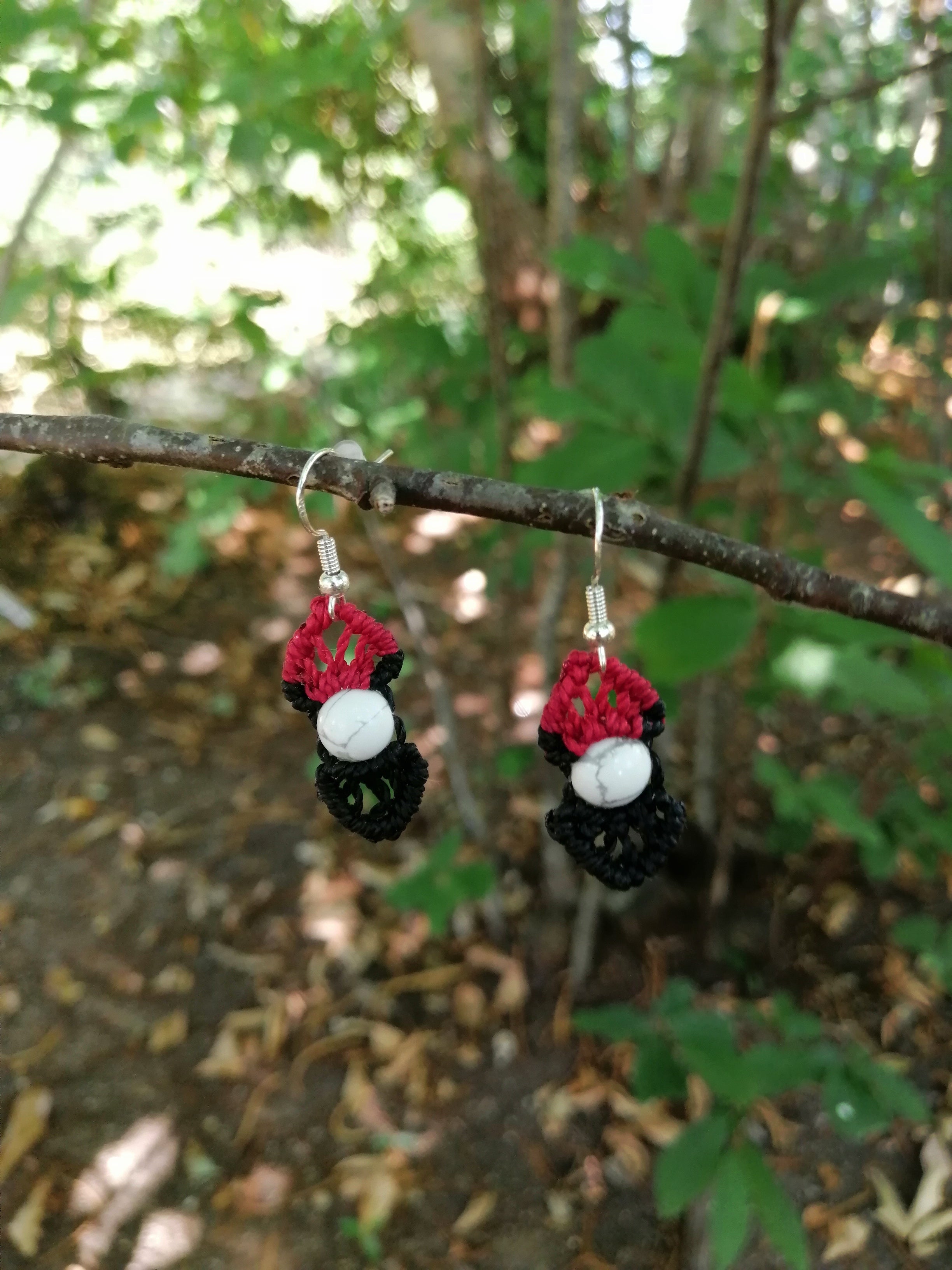 boucle d'oreille tissé à la main en micro macramé