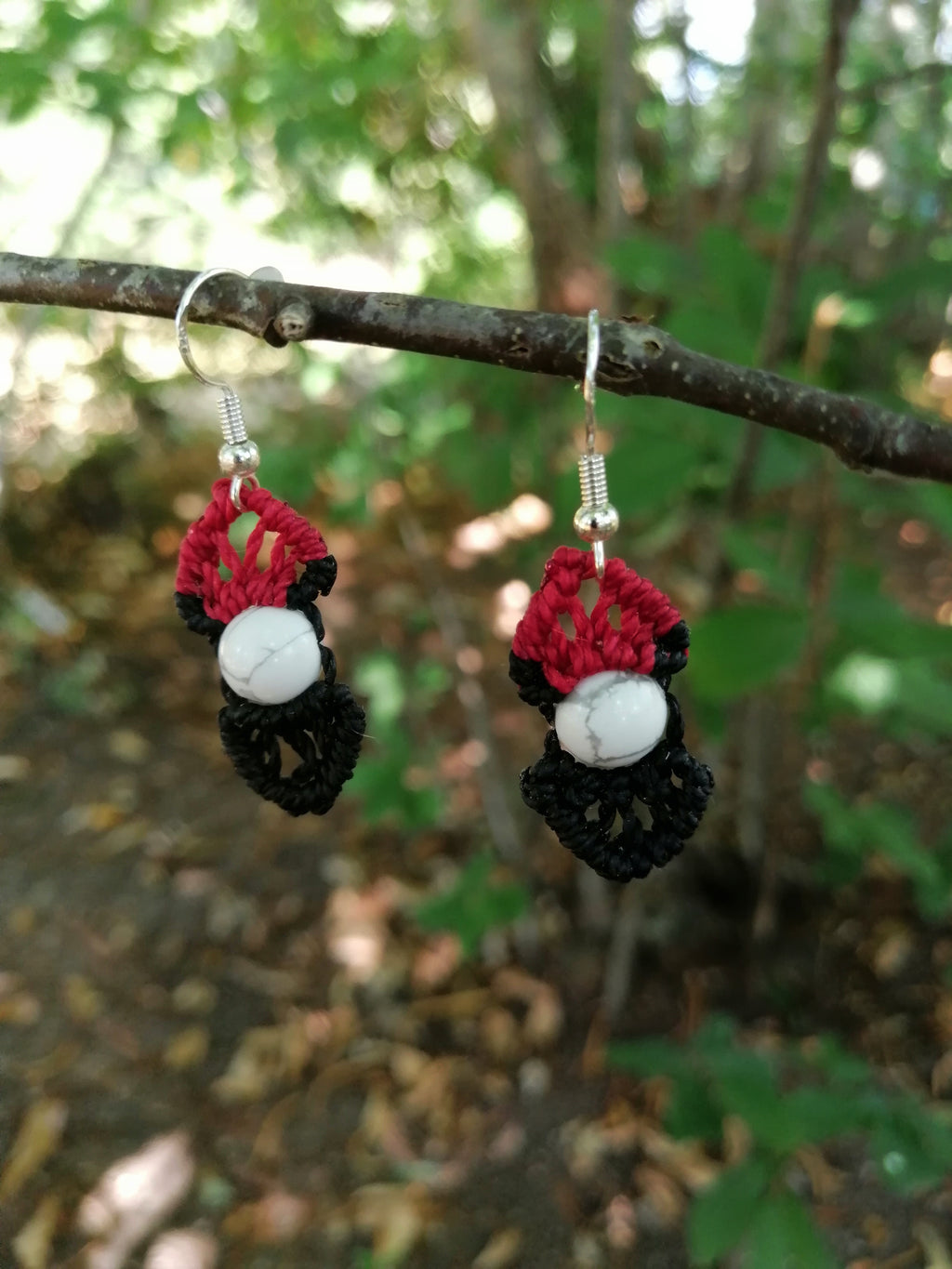 boucle d'oreille tissé à la main en micro macramé