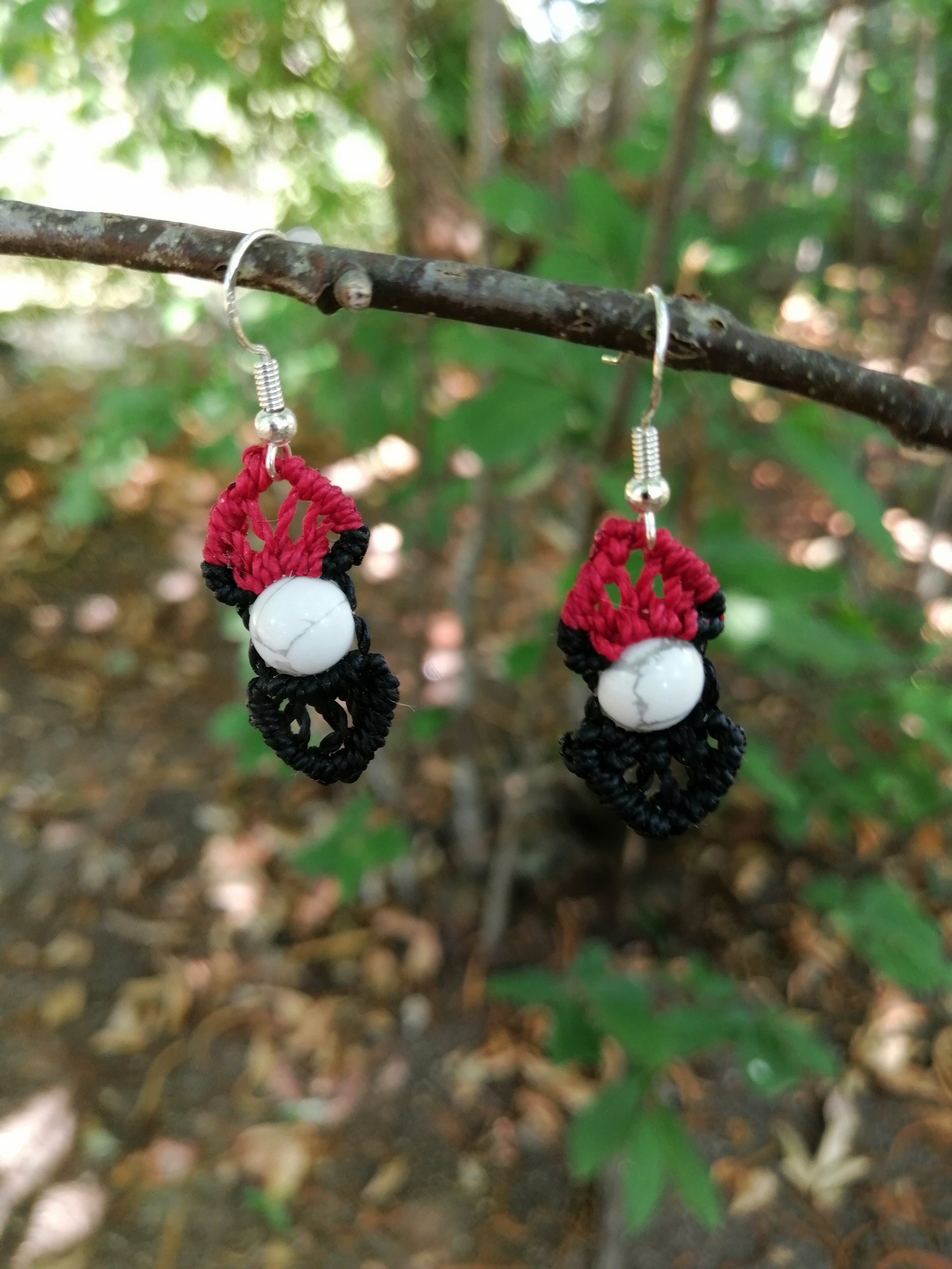 boucle d'oreille tissé à la main en micro macramé