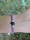 bracelet enfant tissé à la main en micro macramé de couleur mauve avec une perles d'améthyste de 8mm