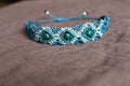 bracelet tissé à la main en micro macramé de couleur bleu canard et menthe avec 3 perles en malachite de 6mm