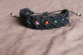 bracelet tissé a la main en micro macramé de couleur noir avec des perles réfléchissante de 4mm