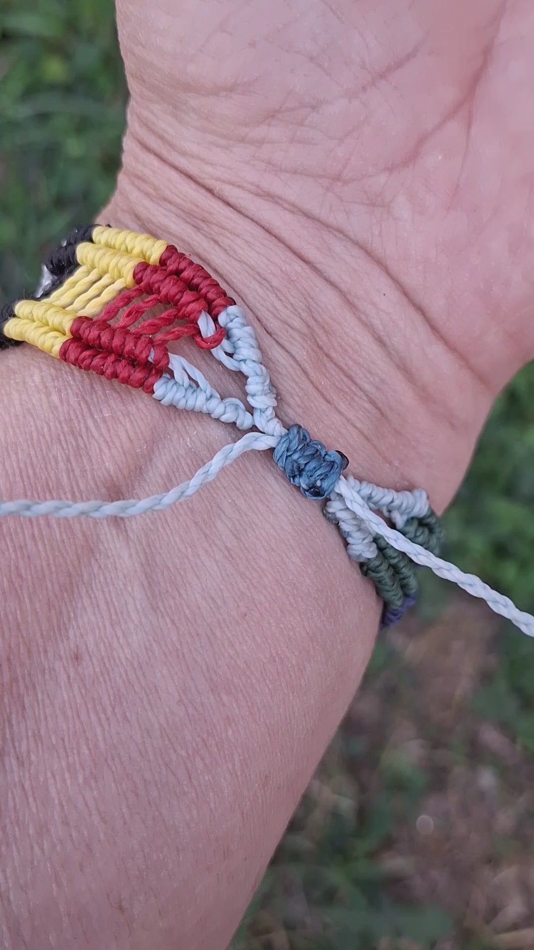 bracelet tissé à la main en micro macramé multi color